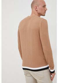 BOSS sweter bawełniany męski kolor beżowy lekki. Okazja: na co dzień. Kolor: beżowy. Materiał: bawełna. Długość rękawa: długi rękaw. Długość: długie. Styl: casual