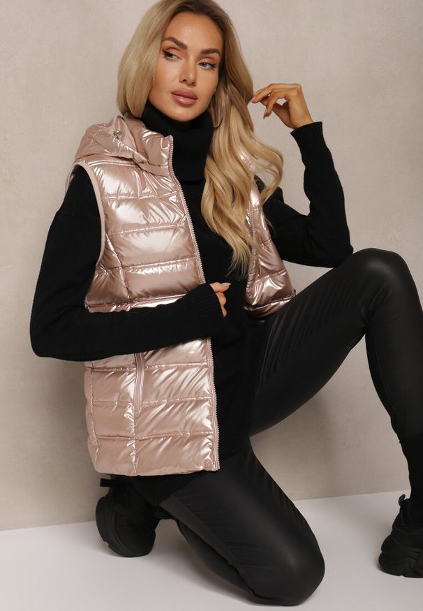 Renee - Różowa Pikowana Kamizelka z Odpinanym Kapturem Zinnailia. Okazja: na co dzień. Kolor: różowy. Materiał: jeans. Styl: elegancki, casual
