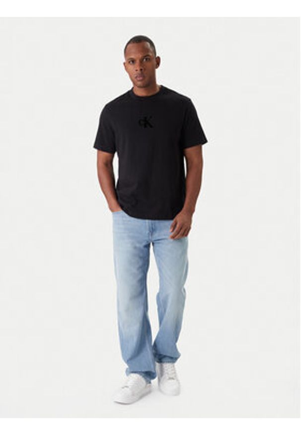 Calvin Klein Jeans T-Shirt 20s Easy LV04RD253G Czarny Regular Fit. Kolor: czarny. Materiał: bawełna