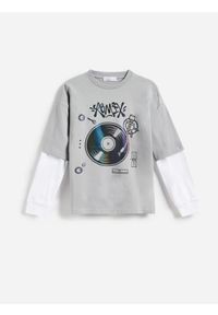 Reserved - Longsleeve z nadrukiem - ciemnoszary. Kolor: szary. Materiał: bawełna, dzianina. Długość rękawa: długi rękaw. Wzór: nadruk #1