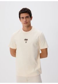 Reserved - T-shirt regular z aplikacją - złamana biel. Materiał: bawełna, dzianina. Wzór: aplikacja