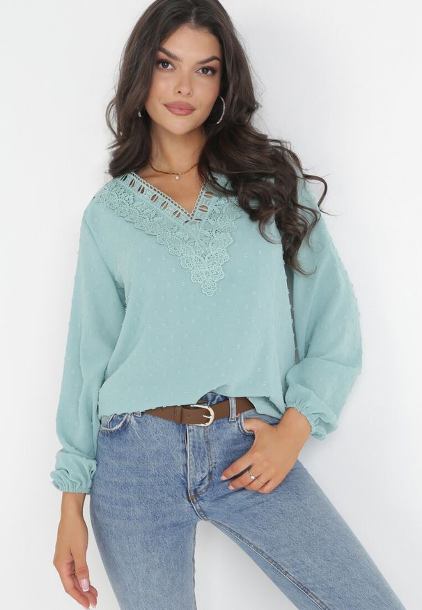 Born2be - Miętowa Bluzka z Koronką i Tkaniną Plumeti Manthe. Kolor: miętowy. Materiał: tkanina, koronka. Długość rękawa: długi rękaw. Długość: długie. Wzór: koronka