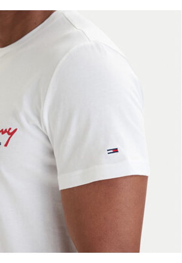 Tommy Jeans T-Shirt DM0DM22538 Biały Slim Fit. Kolor: biały. Materiał: bawełna