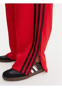 Adidas - adidas Spodnie dresowe Firebird Classic KD3648 Czerwony Regular Fit. Kolor: czerwony. Materiał: syntetyk #4