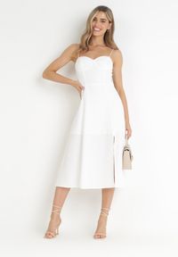 Born2be - Biała Rozkloszowana Sukienka na Ramiączkach z Rozcięciem Sveame. Kolor: biały. Długość rękawa: na ramiączkach. Wzór: aplikacja. Styl: klasyczny #4