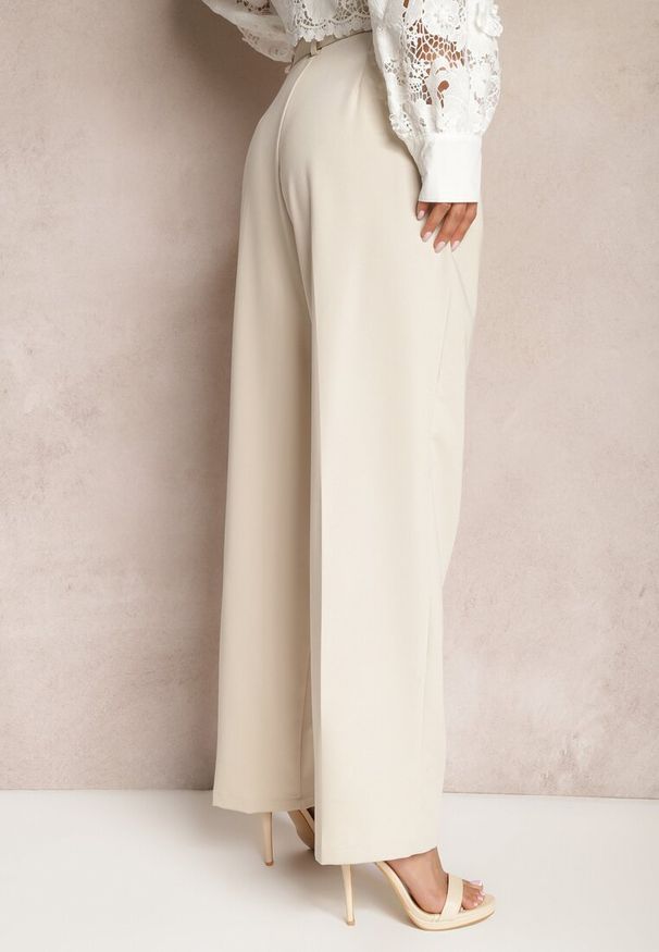 Renee - Beżowe Spodnie High Waist w Stylu Garniturowym z Paskami i Klamerkami Daklena. Stan: podwyższony. Kolor: beżowy. Styl: elegancki