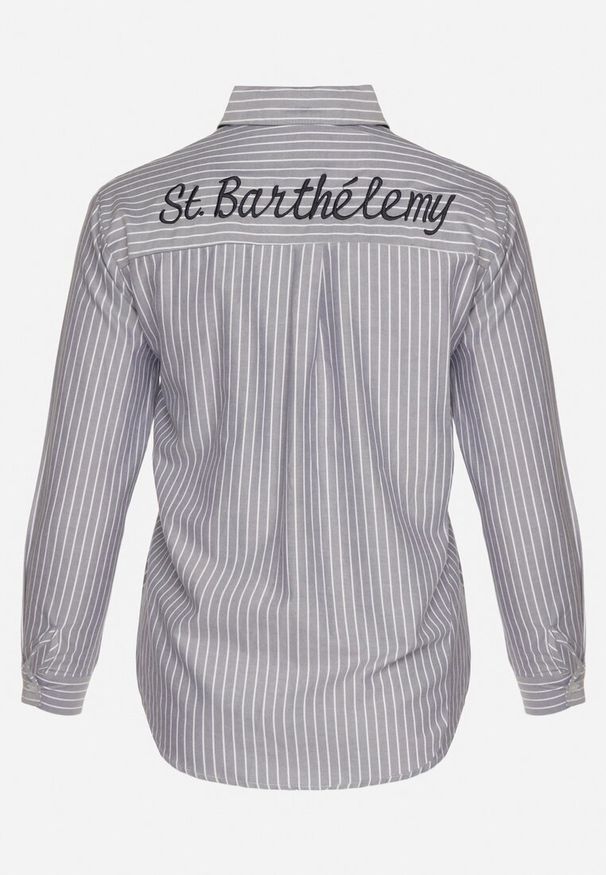 Born2be - Granatowa Koszula w Paski Zdobiona Haftem Denelle. Okazja: na co dzień, na spotkanie biznesowe, do pracy. Typ kołnierza: kołnierzyk klasyczny. Kolor: niebieski. Materiał: jeans. Długość rękawa: długi rękaw. Długość: długie. Wzór: aplikacja, haft, paski. Styl: casual, biznesowy, klasyczny