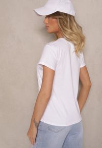 Renee - Biały T-shirt z Bawełny z Napisem Zelreti. Okazja: na co dzień, na spacer. Kolor: biały. Materiał: bawełna. Wzór: napisy. Styl: klasyczny, elegancki, casual #5