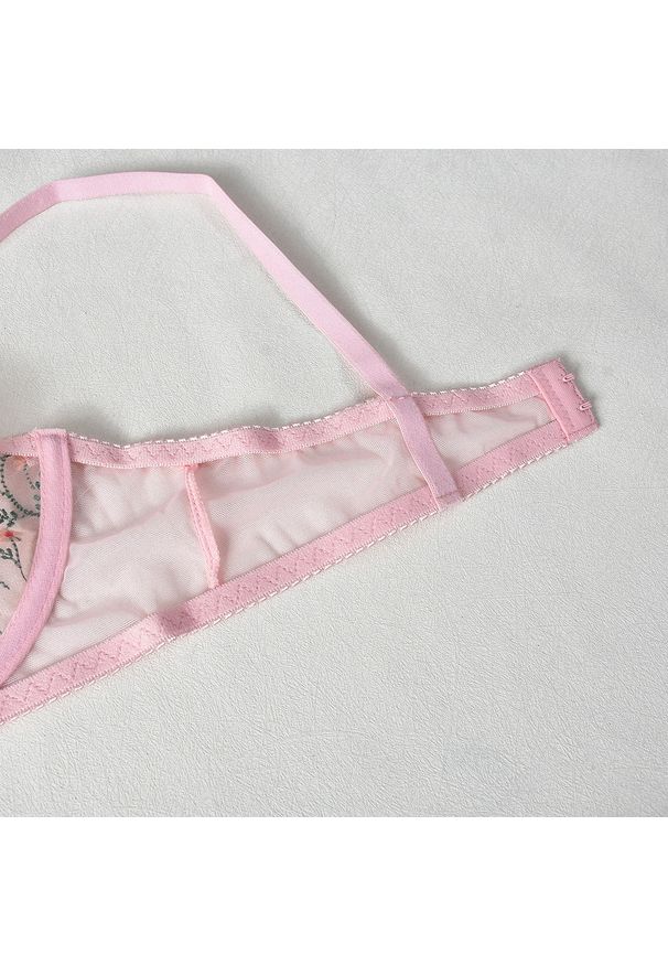 Intica - Komplet bielizny z haftem dla eleganckiego wyglądu Liliana. Kolor: różowy. Materiał: materiał. Wzór: haft