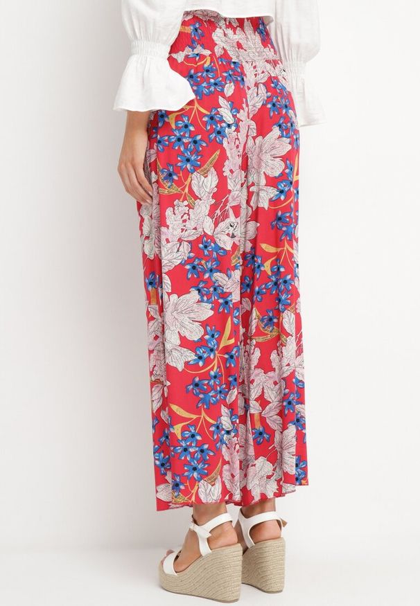 Born2be - Ciemnoróżowe Szerokie Spodnie z Wiskozy z Gumką w Pasie w Kwiaty Bisilia. Kolor: różowy. Materiał: wiskoza. Wzór: kwiaty. Sezon: lato