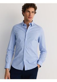 Reserved - Koszula slim fit w drobną kratkę - jasnoniebieski. Kolor: niebieski. Materiał: tkanina, bawełna. Wzór: kratka #1
