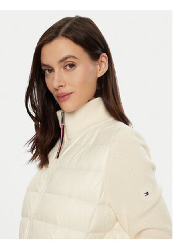 TOMMY HILFIGER - Tommy Hilfiger Kurtka puchowa WW0WW43771 Beżowy Regular Fit. Kolor: beżowy. Materiał: syntetyk