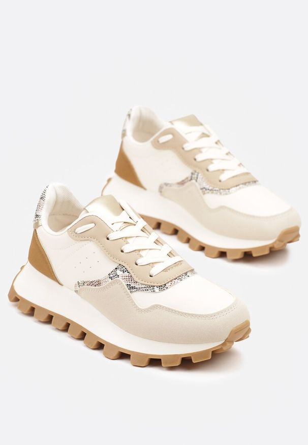 Born2be - Beżowe Sneakersy Ozdobione Metalicznymi Wstawkami Korisorra. Okazja: na co dzień. Kolor: beżowy. Materiał: jeans. Wzór: aplikacja