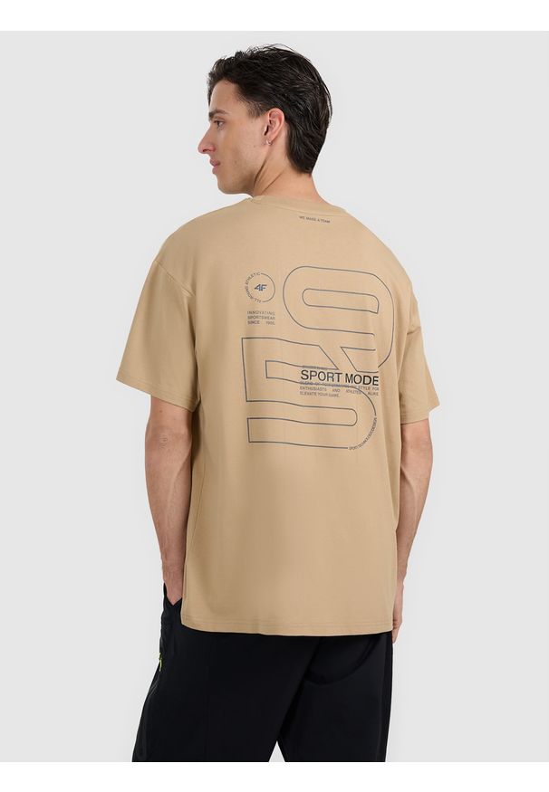 4f - 4F T-shirt oversize z nadrukiem męski - beżowy M. Kolor: beżowy. Materiał: skóra, materiał. Wzór: nadruk