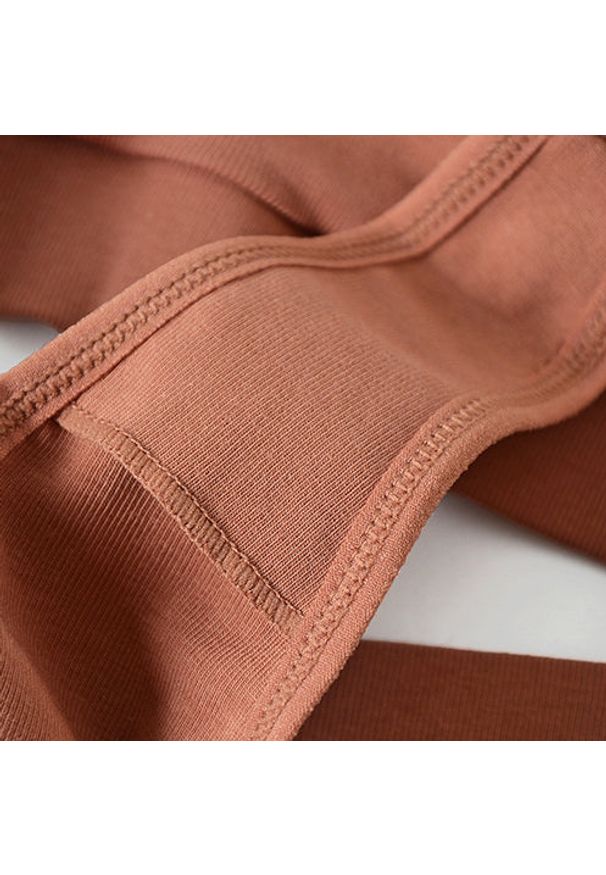 Intica - Stringi sportowe elastyczne do codziennych aktywności Eleanora. Kolor: zielony. Materiał: tkanina, materiał