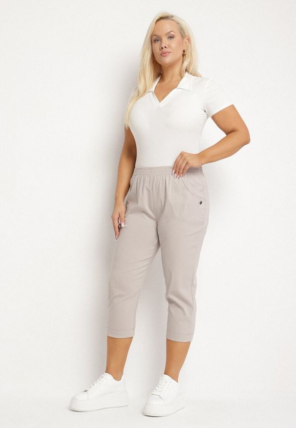 Born2be - Jasnobeżowe Spodnie z Wiskozą Ozdobione Kieszeniami Liranta. Okazja: na co dzień. Kolor: beżowy. Materiał: wiskoza. Wzór: aplikacja. Styl: casual, klasyczny