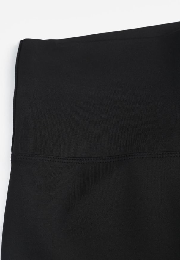 Renee - Czarne Legginsy High Waist z Elastycznego Materiału Azelia. Okazja: na co dzień. Stan: podwyższony. Kolor: czarny. Materiał: materiał. Długość: krótkie. Styl: casual