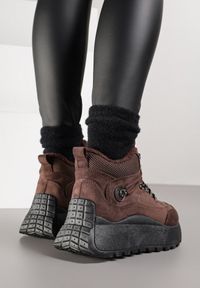 Renee - Brązowe Sneakersy Śniegowce Vices na Platformie w Sportowym Stylu Nelsella. Okazja: na co dzień, na spacer. Kolor: brązowy. Materiał: jeans. Szerokość cholewki: normalna. Obcas: na platformie. Sport: turystyka piesza #3