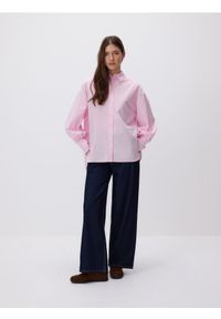 Reserved - Bawełniana koszula w paski - różowy. Kolor: różowy. Materiał: bawełna. Wzór: paski #1