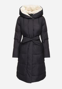 Born2be - Granatowa Pikowana Kurtka o Długim Kroju z Kapturem i Wiązanym Paskiem Neandira. Okazja: na co dzień. Typ kołnierza: kaptur. Kolor: niebieski. Materiał: jeans, materiał. Długość rękawa: długi rękaw. Długość: długie. Sezon: zima, jesień. Styl: klasyczny, casual, elegancki #4