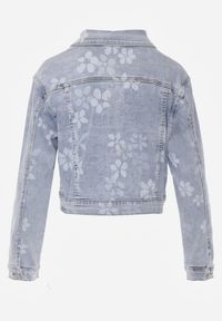Renee - Niebieska Jeansowa Kurtka Cropped z Bawełną i Wiskozą w Kwiatowy Print Malwira. Okazja: na co dzień. Kolor: niebieski. Materiał: wiskoza, jeans, bawełna. Wzór: nadruk, kwiaty. Sezon: wiosna. Styl: casual #7