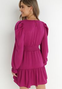 Born2be - Fioletowa Sukienka Taliowana z Falbanami Klasino. Kolor: fioletowy. Materiał: zamsz. Wzór: aplikacja. Długość: mini #3