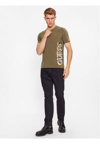 Guess T-Shirt M3BI73 J1314 Zielony Slim Fit. Kolor: zielony. Materiał: bawełna