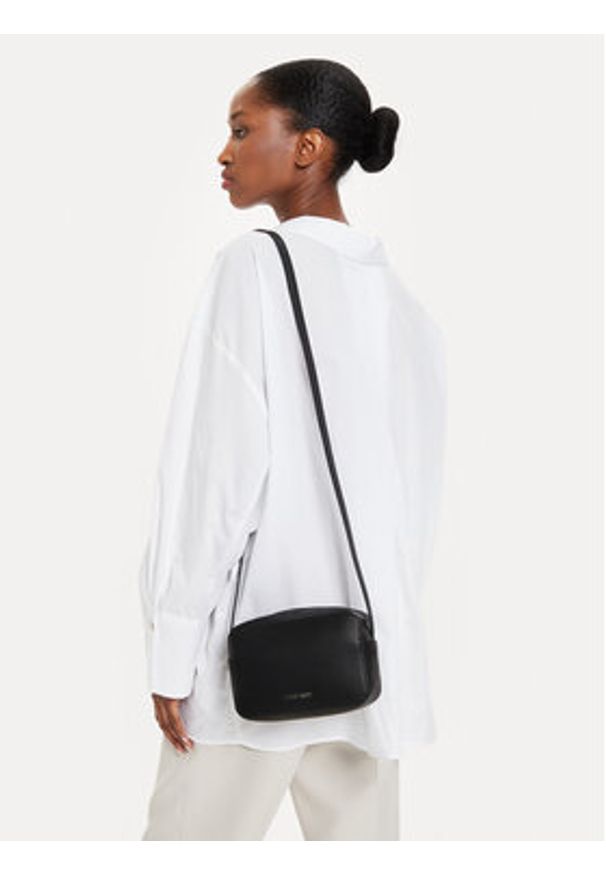 Calvin Klein Torebka Ck Must Camera Bag K60K610293 Czarny. Kolor: czarny. Materiał: skórzane