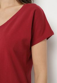 Born2be - Bordowy Bawełniany T-shirt z Trójkątnym Dekoltem Linarosea. Okazja: na co dzień. Kolor: czerwony. Materiał: bawełna. Styl: casual #6