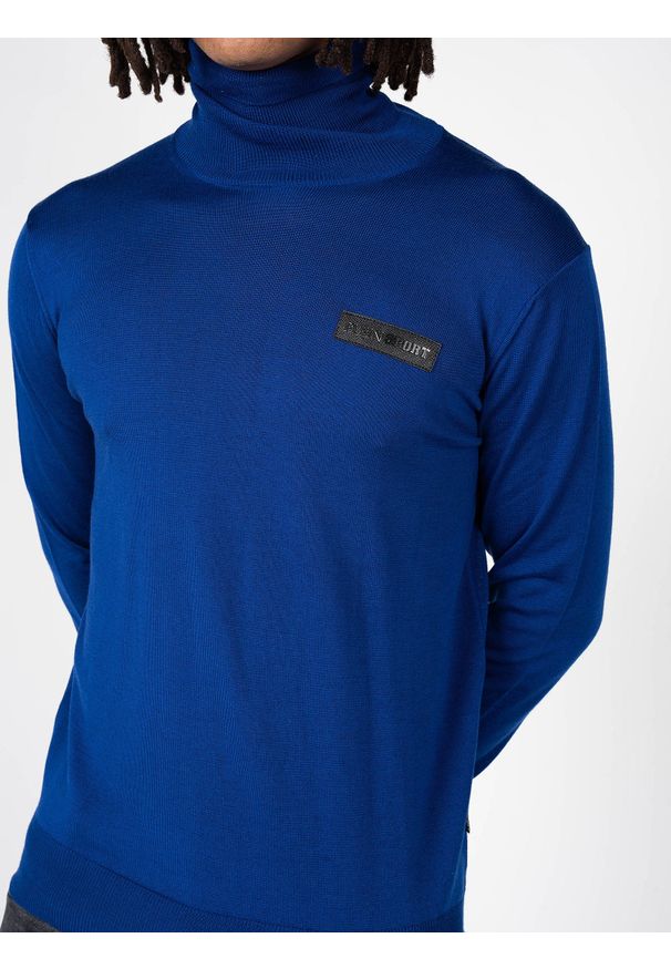 Plein Sport Sweter | MDPS90581 | Mężczyzna | Niebieski. Okazja: na co dzień. Typ kołnierza: golf. Kolor: niebieski. Materiał: wełna. Styl: sportowy