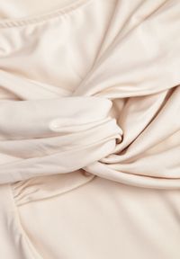 Renee - Beżowe Body z Ozdobnymi Rękawami i Hiszpańskim Dekoltem Joanlo. Kolor: beżowy. Materiał: jeans. Długość: krótkie #2