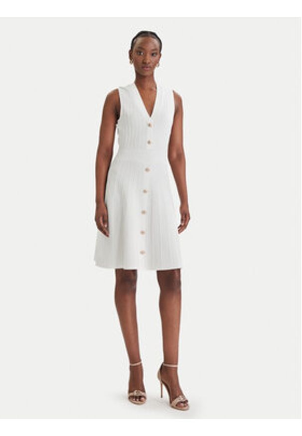 Guess Sukienka dzianinowa W6GK53 Z0658 Biały Regular Fit. Kolor: biały. Materiał: syntetyk