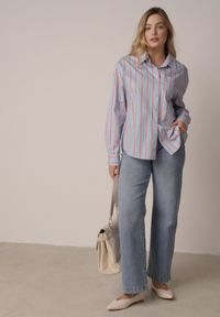 Born2be - Niebieska Bawełniana Koszula o Kroju Oversize Ozdobiona Pionowymi Paskami Ulialia. Okazja: na co dzień. Kolor: niebieski. Materiał: bawełna. Wzór: aplikacja. Styl: casual, klasyczny #5