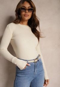 Renee - Jasnobeżowa Bluzka Longsleeve w Cienkie Prążki Terilissa. Okazja: na spotkanie biznesowe, na co dzień. Kolor: beżowy. Materiał: jeans, bawełna. Długość rękawa: długi rękaw. Wzór: prążki. Styl: biznesowy, casual, elegancki #5