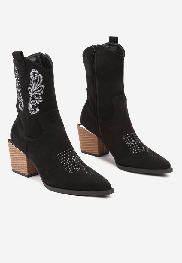 Renee - Czarne Botki w Stylu Kowbojek Vices na Stożku Ozdobione Haftem Xalfedi. Kolor: czarny. Materiał: jeans. Wzór: aplikacja, haft. Obcas: na stożku. Styl: elegancki. Wysokość obcasa: średni
