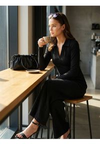 Sinsay - Body z domieszką wiskozy - czarny. Kolor: czarny. Materiał: wiskoza