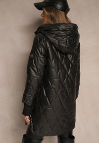 Renee - Czarna Casualowa Kurtka z Kapturem i Pikowanymi Przeszyciami Emmize. Okazja: na co dzień. Typ kołnierza: kaptur. Kolor: czarny. Materiał: jeans. Styl: casual #4