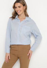 Born2be - Jasnoniebieska Koszula z Lnem i Kieszonką o Kroju Oversize Lianipa. Okazja: na co dzień. Typ kołnierza: kołnierzyk klasyczny. Kolor: niebieski. Materiał: len. Długość rękawa: długi rękaw. Długość: długie. Styl: klasyczny, elegancki, casual #3