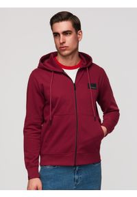 Ombre Clothing - Rozpinana męska bluza dresowa z kapturem i naszywką – czerwona V3 - Rozmiar: L. Okazja: na co dzień, do pracy, na spacer. Typ kołnierza: kaptur. Kolor: czerwony. Materiał: dresówka. Wzór: aplikacja. Styl: casual