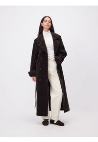 Reserved - Trencz z imitacji zamszu - ciemnobrązowy. Kolor: brązowy. Materiał: zamsz #1