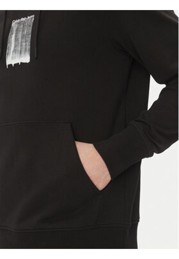 Calvin Klein Jeans Bluza Brush Stroke J30J327525 Czarny Regular Fit. Kolor: czarny. Materiał: bawełna