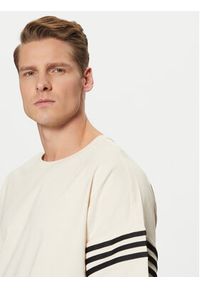 Adidas - adidas T-Shirt Neuclassics JC9933 Écru Regular Fit. Materiał: bawełna #3