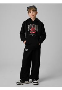 4f - 4F Spodnie dresowe joggery chłopięce - czarne 122/128 (6-8 lat). Okazja: na co dzień, na uczelnię. Kolor: czarny. Materiał: dresówka. Sezon: lato. Styl: casual, sportowy #1