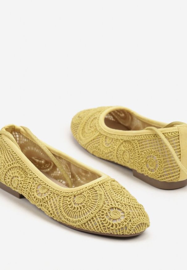 Born2be - Żółte Haftowane Balerinki z Wiązaniem Talorelia. Kolor: żółty. Materiał: jeans. Wzór: haft. Obcas: na płaskiej podeszwie. Styl: elegancki