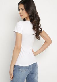 Born2be - Biały Bawełniany T-shirt z Nadrukiem Motyla i Cyrkoniami Uliriela. Okazja: na co dzień. Kolor: biały. Materiał: bawełna. Wzór: nadruk. Sezon: lato. Styl: klasyczny, casual #3