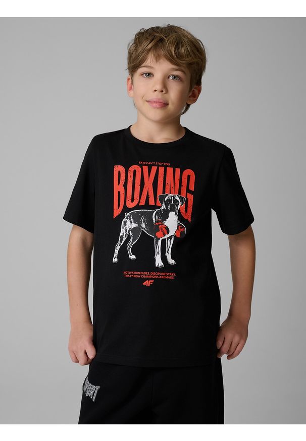 4f - 4F T-shirt regular z nadrukiem chłopięcy - czarny 152 (11-12 lat). Okazja: na co dzień, na uczelnię. Kolor: czarny. Materiał: materiał. Wzór: nadruk. Sezon: lato. Styl: casual, sportowy