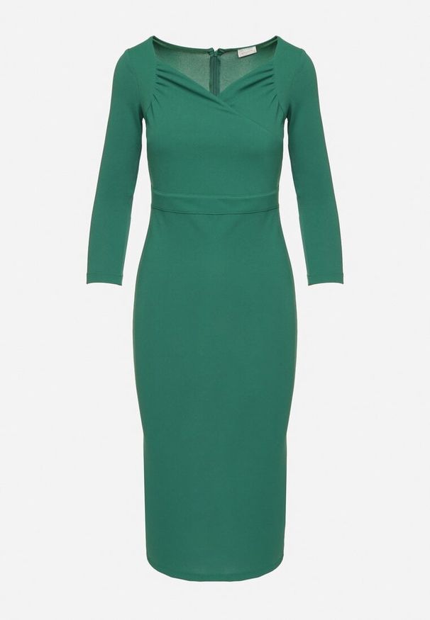 Born2be - Zielona Sukienka Ozdobiona Asymetrycznym Dekoltem Silfedi. Okazja: na co dzień. Kolor: zielony. Materiał: jeans. Wzór: aplikacja. Typ sukienki: asymetryczne. Styl: casual, elegancki, klasyczny