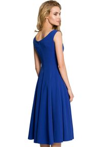 Sukienki.shop - Sukienka wieczorowa rozkloszowana z dekoltem V niebieska. Okazja: na wesele, na imprezę, na ślub cywilny. Kolor: niebieski. Styl: wizytowy