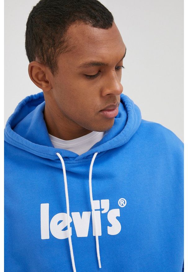 Levi's® - Levi's bluza bawełniana męska z kapturem z nadrukiem. Okazja: na spotkanie biznesowe. Typ kołnierza: kaptur. Kolor: niebieski. Materiał: bawełna. Wzór: nadruk. Styl: biznesowy