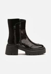 Renee - Czarne Botki Lakierowane Vices na ObcasieOzdobione Tasiemką Rotine. Okazja: na co dzień. Zapięcie: pasek. Kolor: czarny. Materiał: lakier. Styl: casual, elegancki